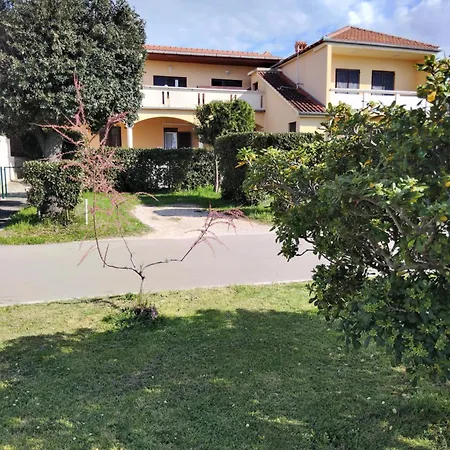 Tome - With Bathroom And Separate Kitchen 게스트하우스 닌