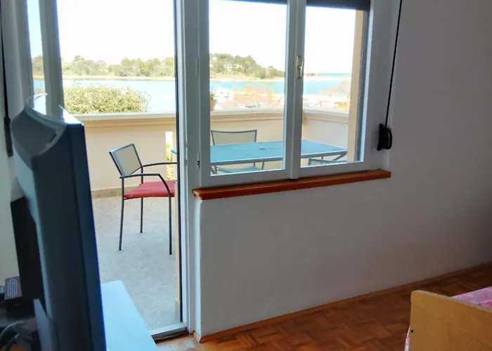 Tome - With Bathroom And Separate Kitchen