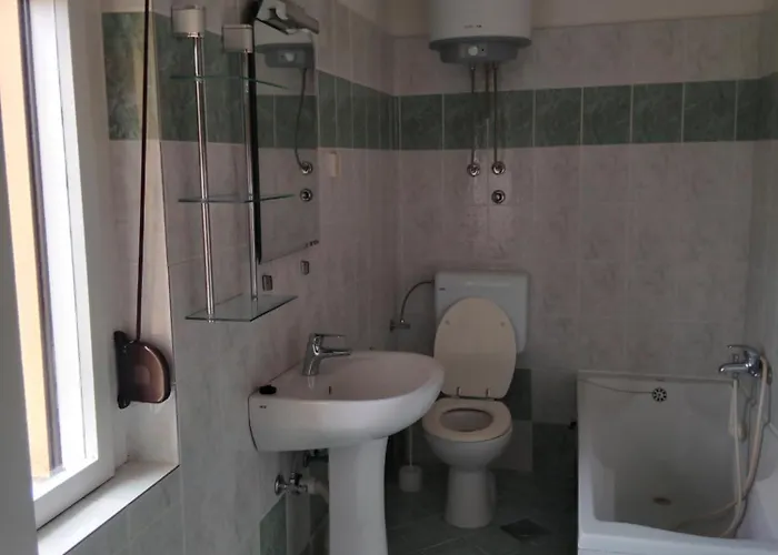 Tome - With Bathroom And Separate Kitchen 게스트하우스
