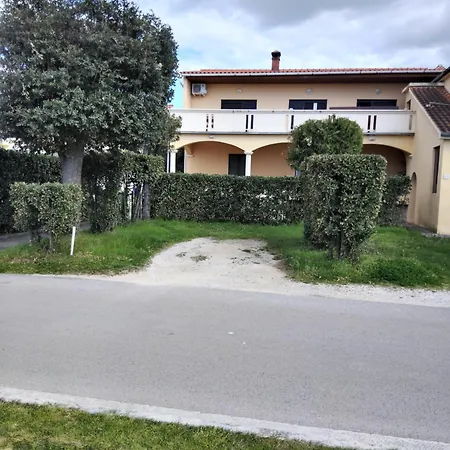 Tome - With Bathroom And Separate Kitchen