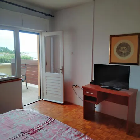 Tome - With Bathroom And Separate Kitchen *