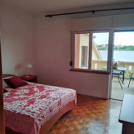 Tome - With Bathroom And Separate Kitchen Gasthuis 3*